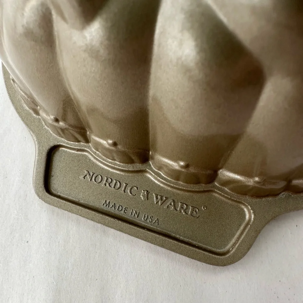 NORDIC WARE PUMPKIN LOAF PAN  Cast‎ Aluminum Made in USA Collectible
